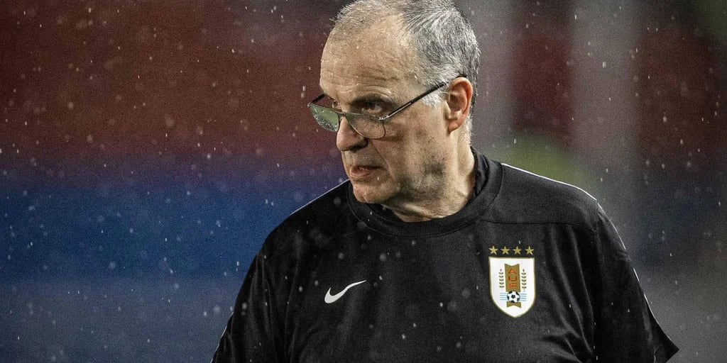 La dura autocrítica de Bielsa por el empate de Uruguay y por qué cambió a un jugador 34 minutos después de haberlo hecho entrar