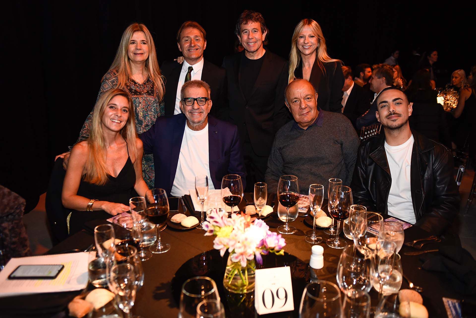 De pie: Mercedes Ninci, Daniel Gómez Rinaldi, Ariel Rodríguez Palacios y Claudia Fontán. Sentados: Marcela Gargano, Miguel Ángel Rodríguez, Manuel Vicente y Joaquín Flamini
