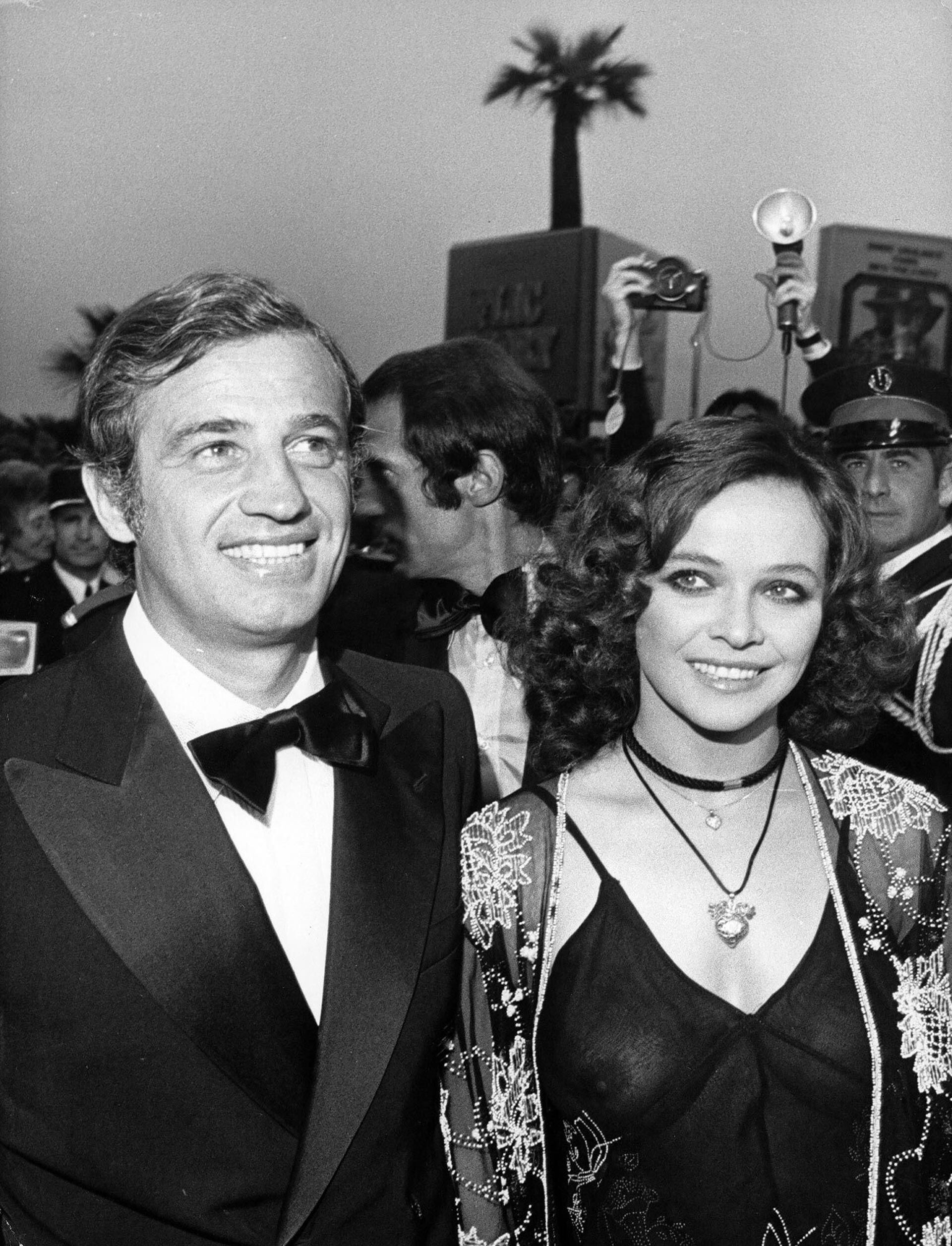  En esta fotografía de archivo del 16 de junio de 1974, el actor francés Jean-Paul Belmondo y la actriz italiana Laura Antonelli llegaban al Festival House para la presentación de la película " Stavisky", el 16 de junio de 1974  (AP Photo/Levy, File)