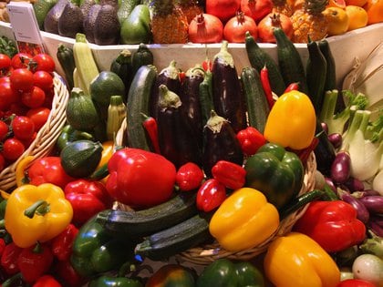 Las mejores fuentes de vitamina B9 son: vegetales de hoja verde (espinaca, lechuga), crucíferas o repollo de brusela (Europa Press)