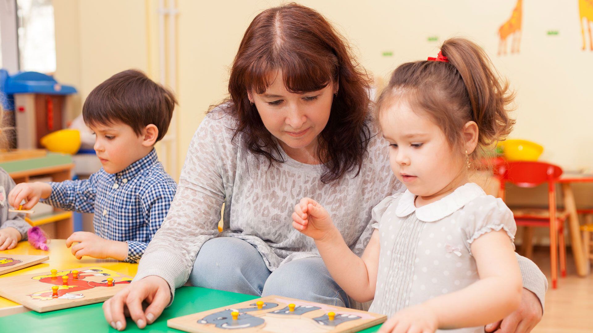 Se enfatiza la necesidad de más investigación para comprender plenamente los efectos de largo plazo de la educación preescolar y determinar los componentes clave que contribuyen al éxito de algunos programas (iStock)