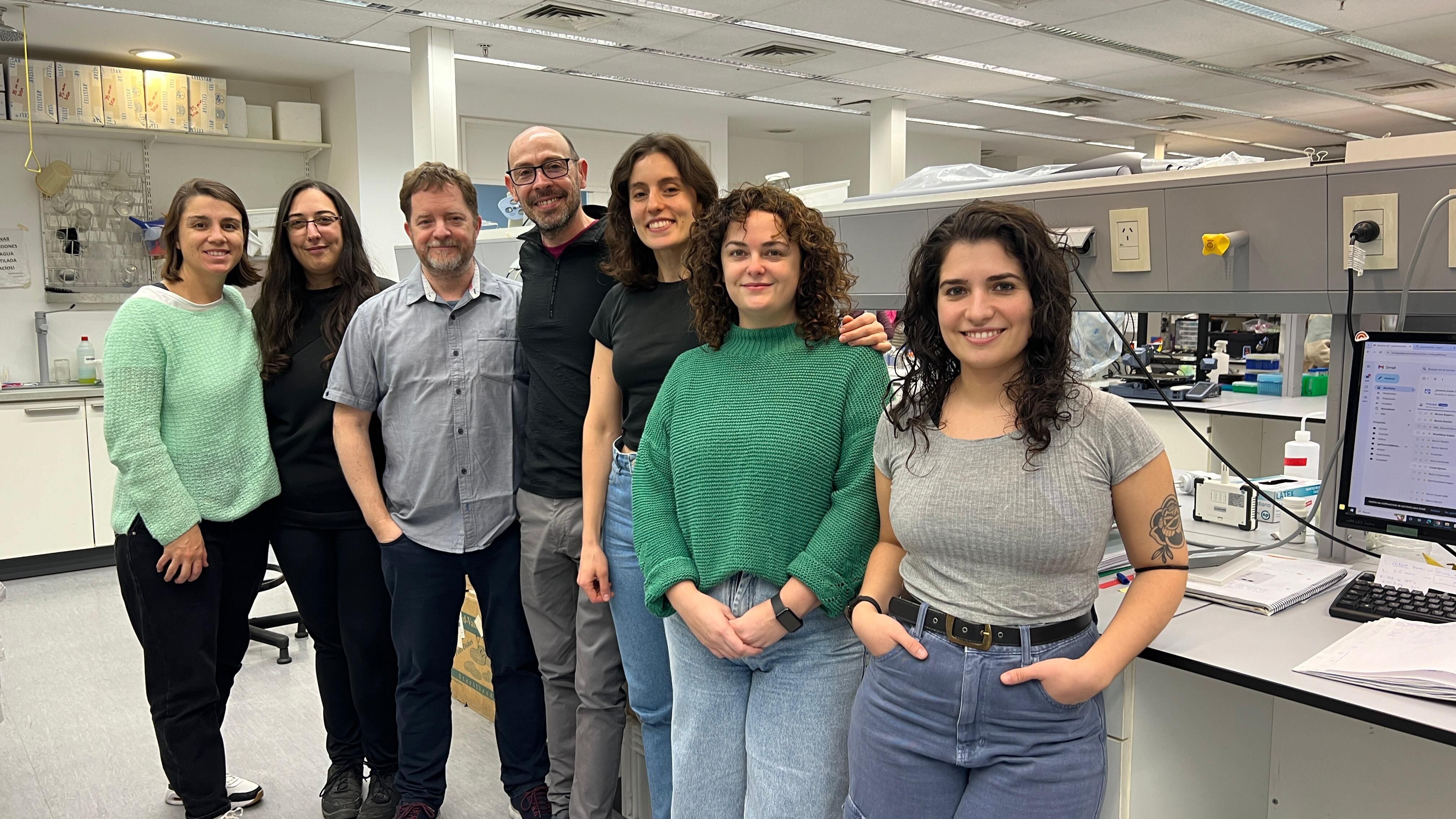 El equipo del IBioBA. De izq. a der: María Laura Gimeno, Ivana Linenberg, Damián Refojo, Sebastián Giusti, Camila Pannunzio, Mariana Erdocia y Giuliana Di Mauro.