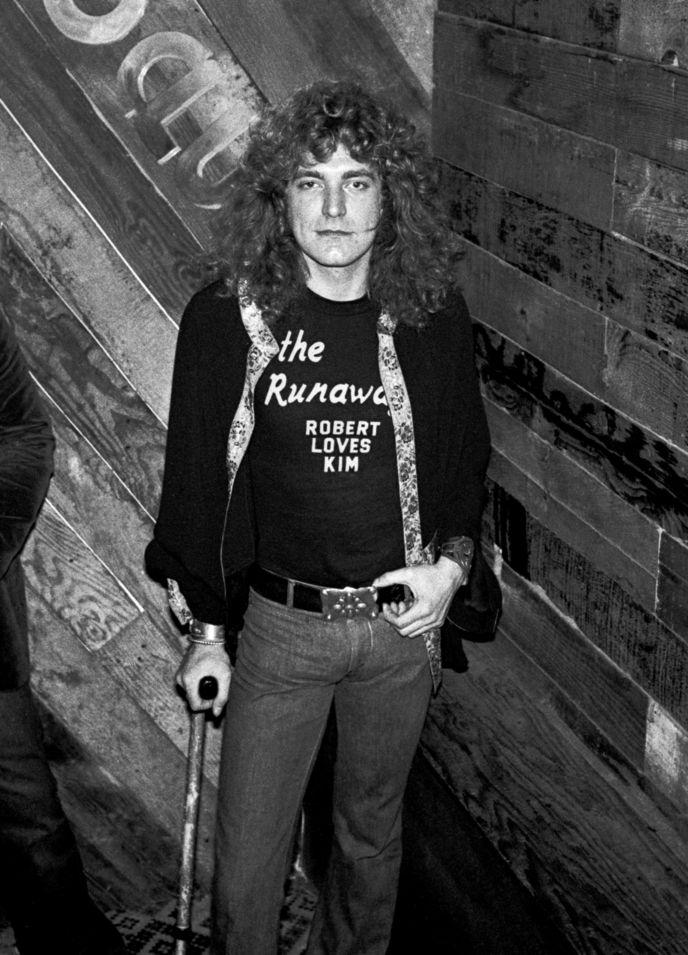 Robert Plant tras el accidente, en septiembre de 1976 (Photo by Mark Sullivan/Getty Images)