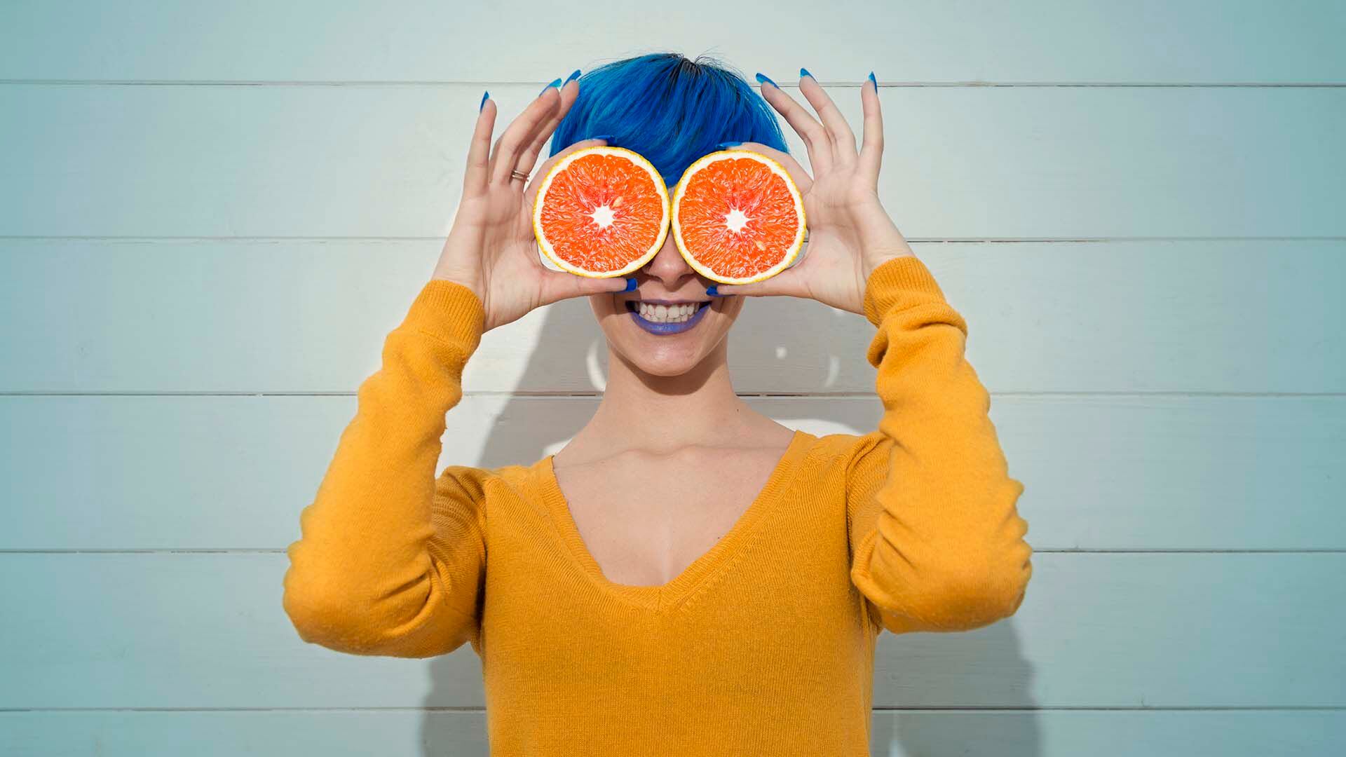 Sumar frutas y verduras a la dieta ayuda a incrementar los niveles de agua en el organismo (Getty)