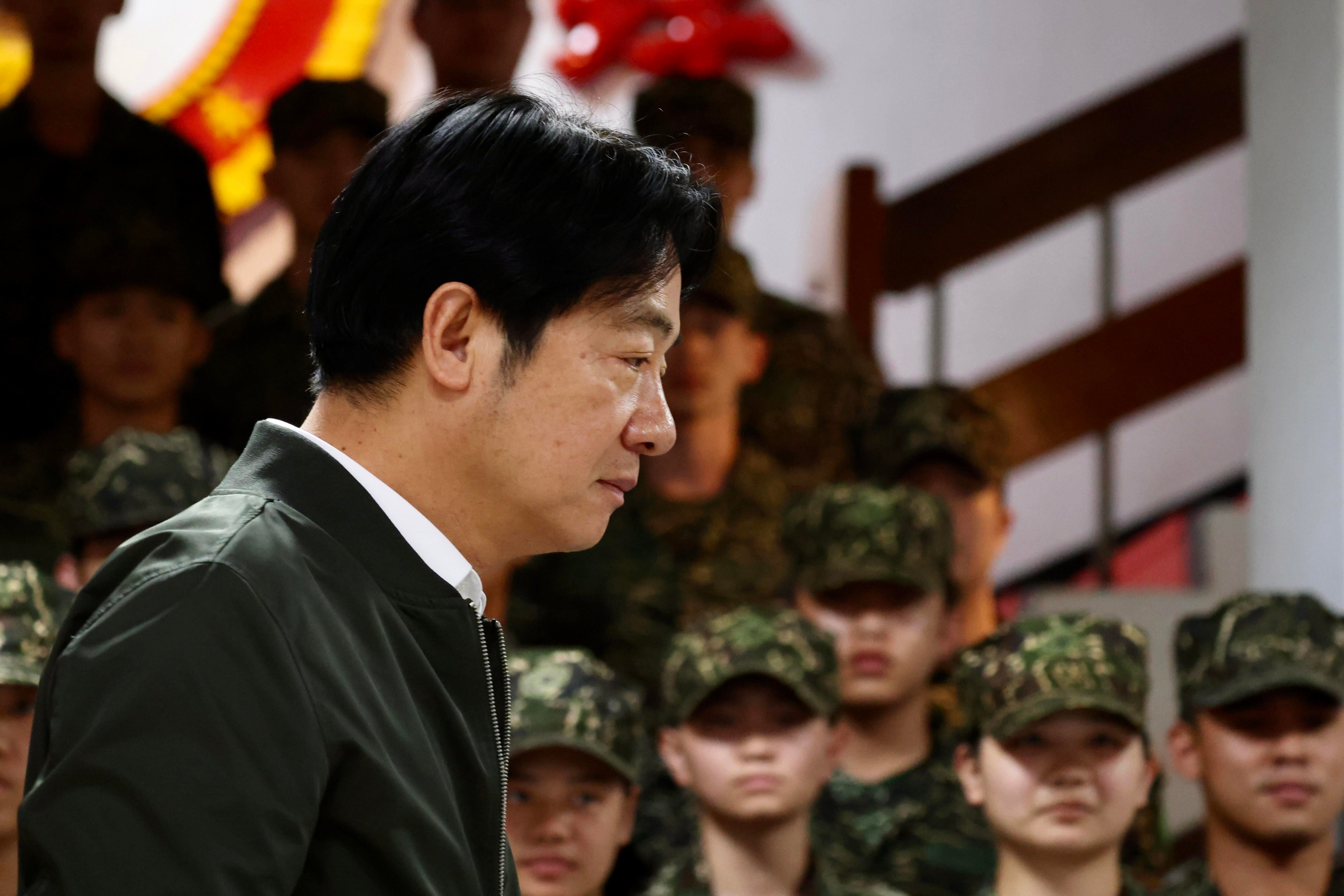 El presidente de Taiwán, William Lai (Lai Ching-te), durante una visita a una base militar en Taoyuan, Taiwán, este jueves. EFE/EPA/RITCHIE B. TONGO
