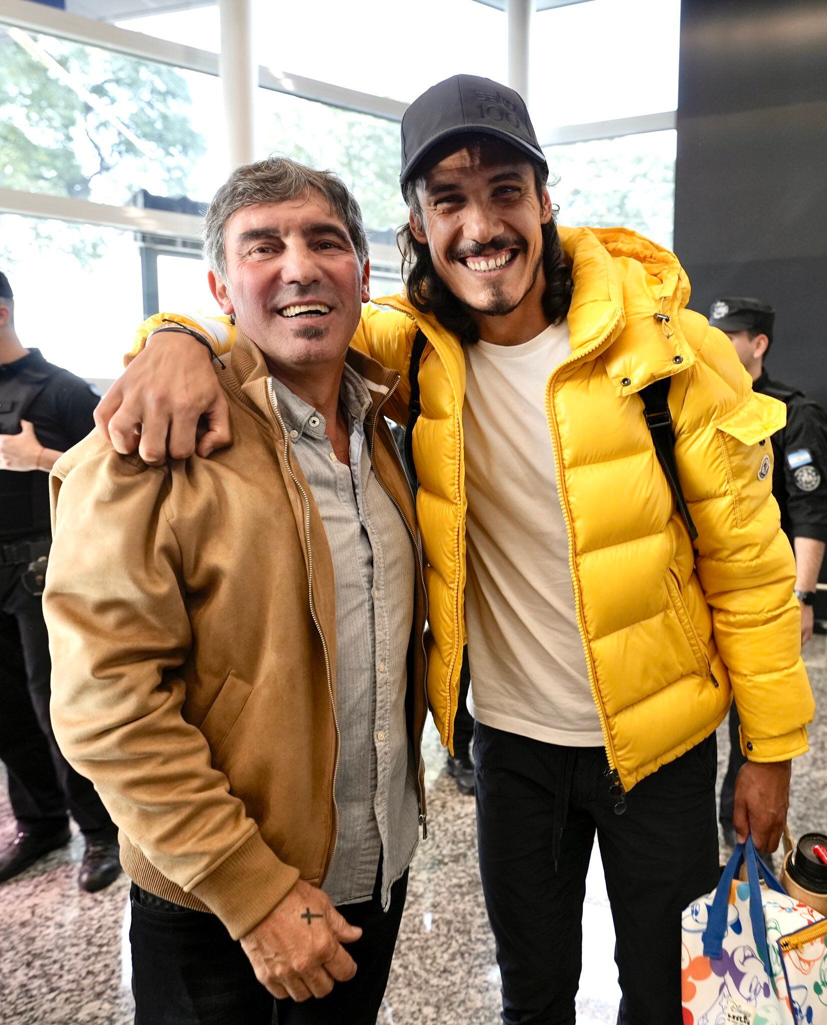 Sergio Martínez fue al aeropuerto a recibir a Edinson Cavani (Prensa Boca Juniors)
