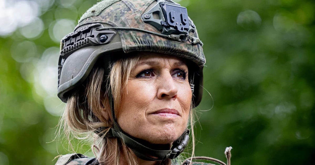 PHOTOS: Queen Máxima marvels as she conducts military exercises with Dutch troops