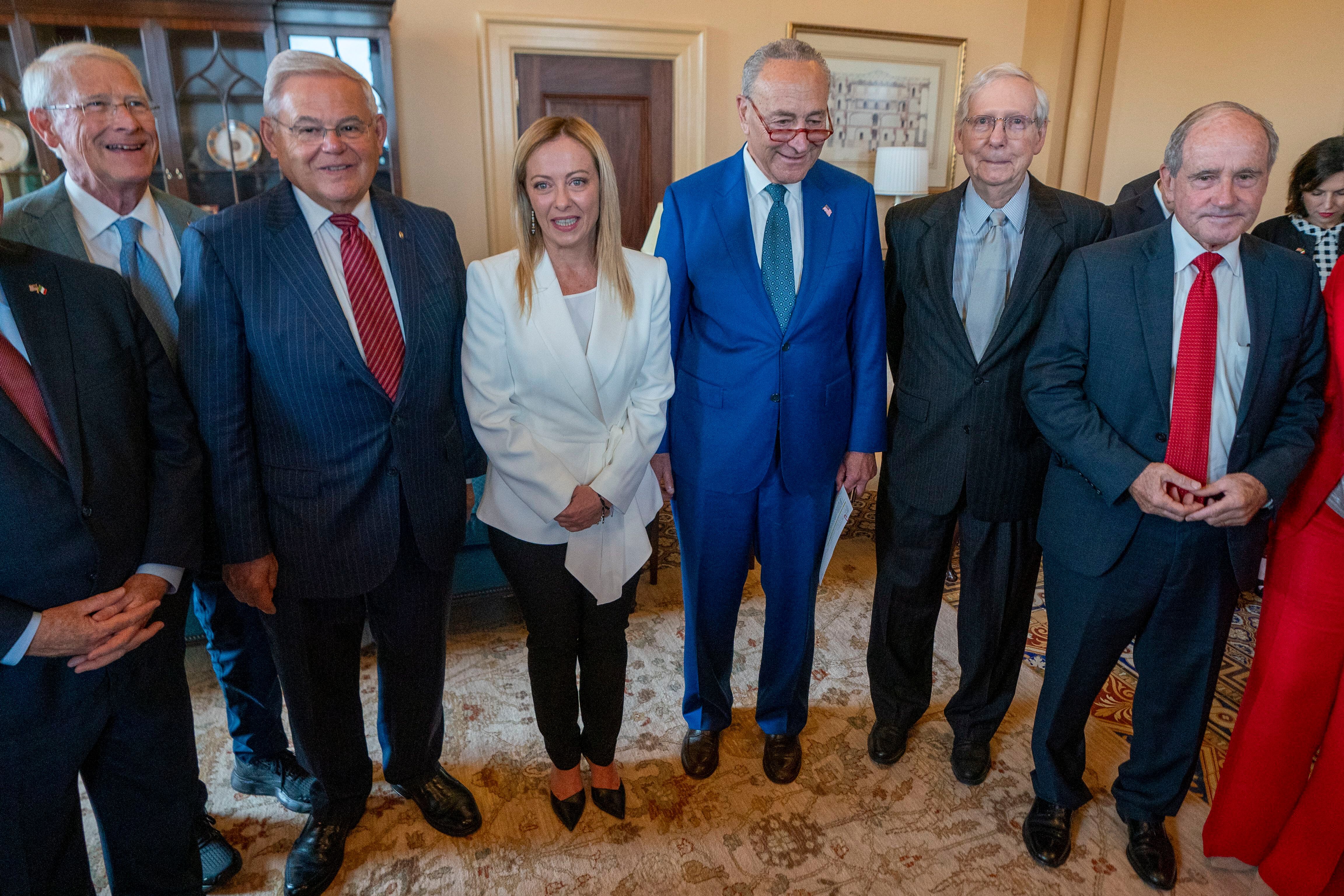 Meloni ha anche visitato il Campidoglio degli Stati Uniti per incontrare il presidente della Camera Kevin McCarthy, il leader della maggioranza al Senato Chuck Schumer e il leader della minoranza al Senato Mitch McConnell, così come altri legislatori.  (FOTO: EFE)