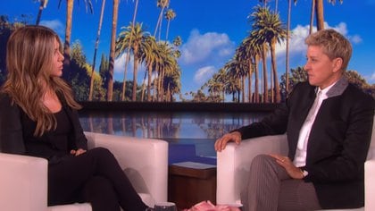 Ellen DeGeneres junto a Jennifer Aniston en su programa