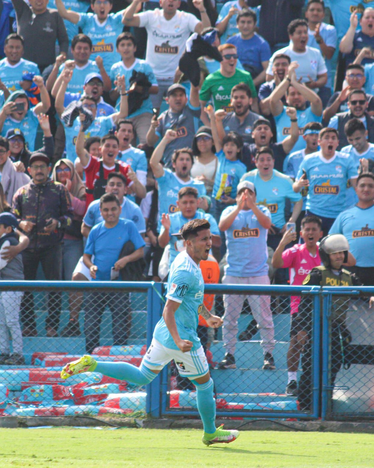 Joffré Escobar pone el 1-0 para Sporting Cristal ante Mannucci