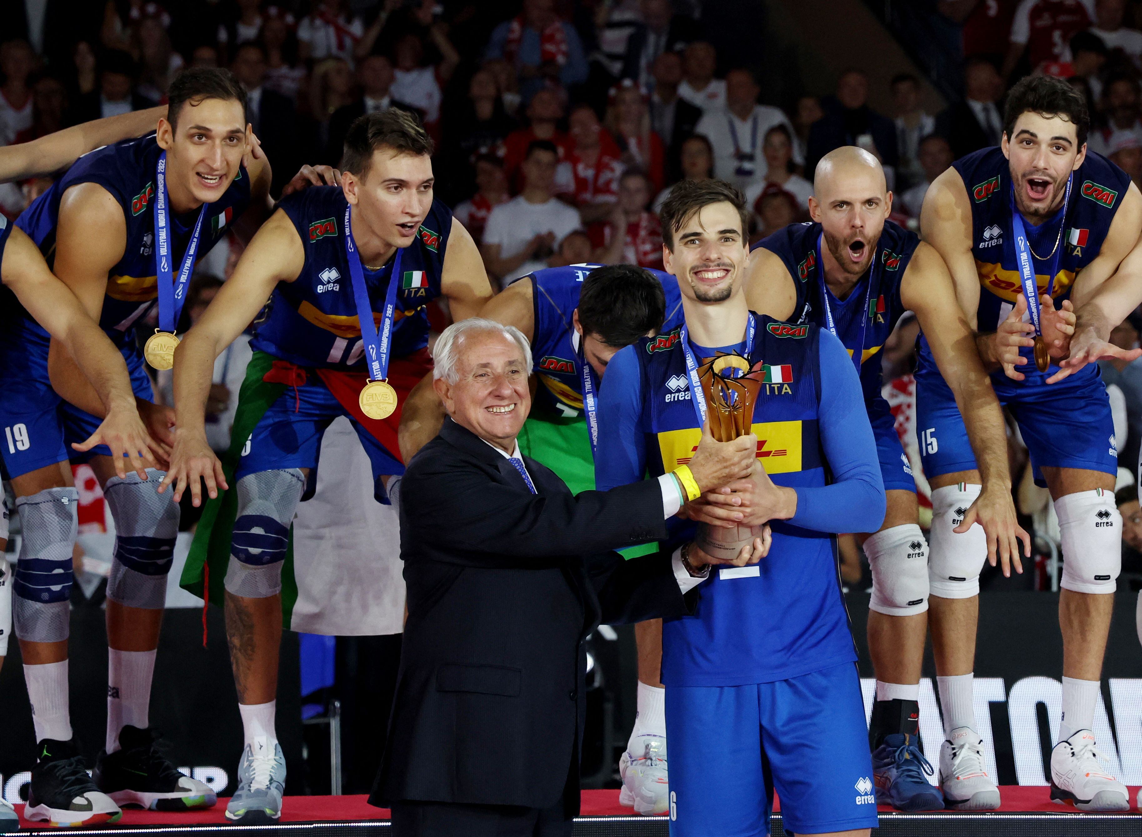 FIVB Volleyball Men's World Championship Trophy, Volleyball trophy