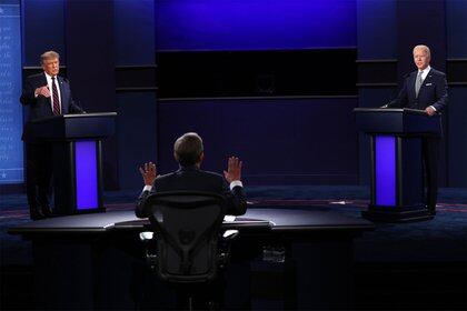 El presidente Donald Trump y el demócrata Joe Biden en el primer debate presidencial en Cleveland.