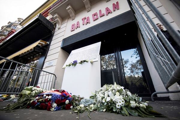 El teatro Bataclan, uno de los lugares donde los terroristas que atacaron París el 13 de noviembre de 2015 perpetraron una matanza sanguinaria (EFE/Ian Langsdon)