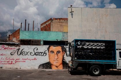 A small truck passes by a graffiti with the face of Alex Saab, on February 22, 2021, in Caracas (Venezuela).  EFE / Rayner Peña / Archive