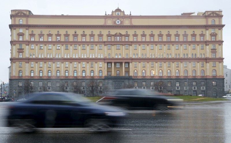 Las fuerzas de seguridad rusas detuvieron a una mujer con ciudadanía estadounidense acusada de “traición” (REUTERS/Sergei Karpukhin)