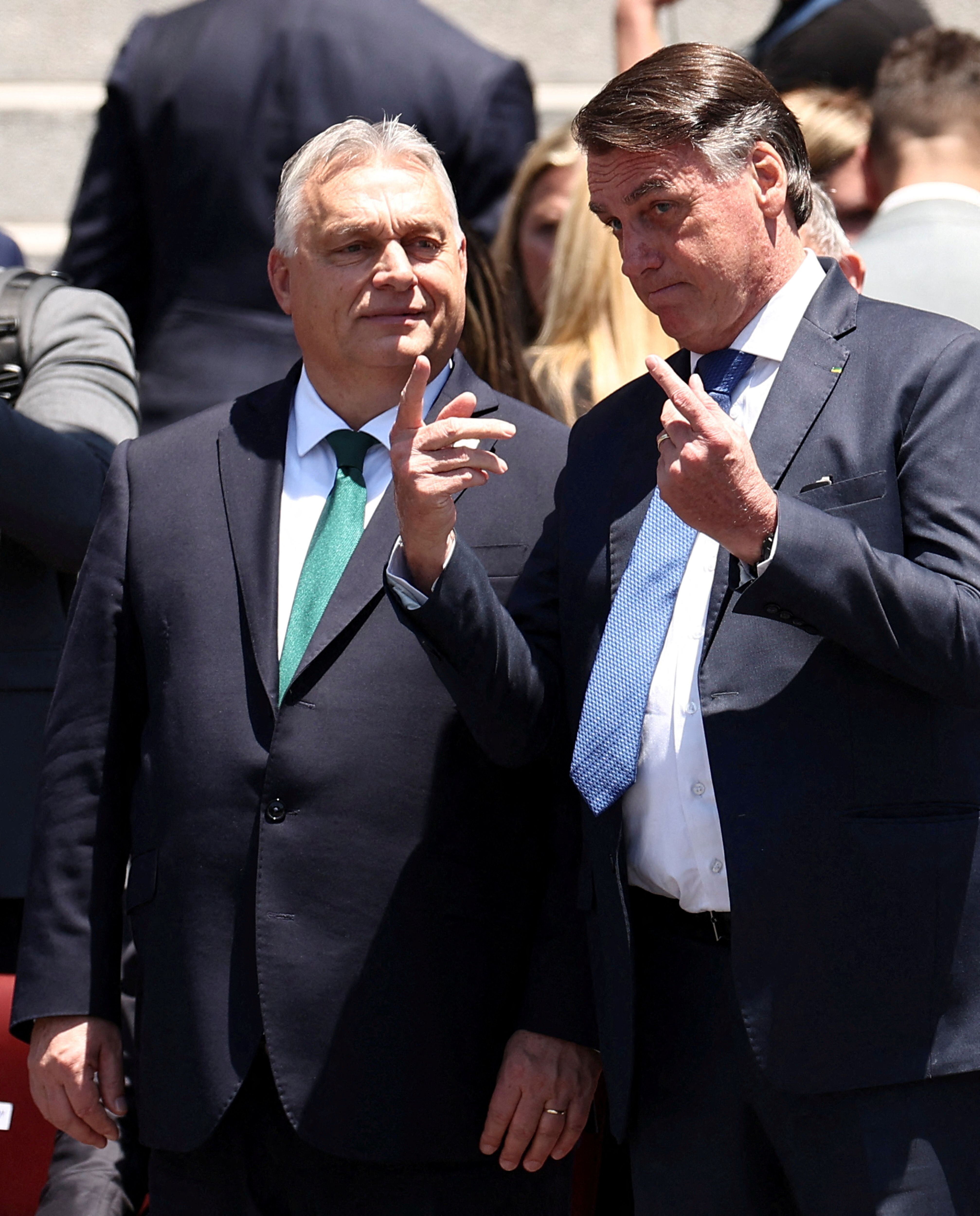 FOTO DE ARCHIVO: El primer ministro húngaro, Viktor Orban, y el ex presidente de Brasil, Jair Bolsonaro, asisten a la toma de posesión del presidente de Argentina, Javier Milei, frente al Congreso Nacional, en Buenos Aires, Argentina, el 10 de diciembre de 2023. REUTERS/Agustin Marcarian/Foto de archivo