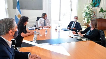 Santiago Cafiero encabeza la reunión que esta mañana mantuvo con Carla Vizzotti y Mario Meoni 