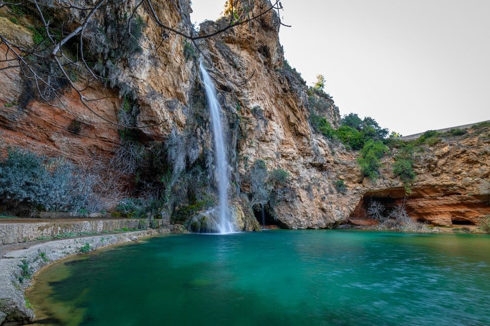 Cascada de la cueva de Turche, en Valencia (Shutterstock).