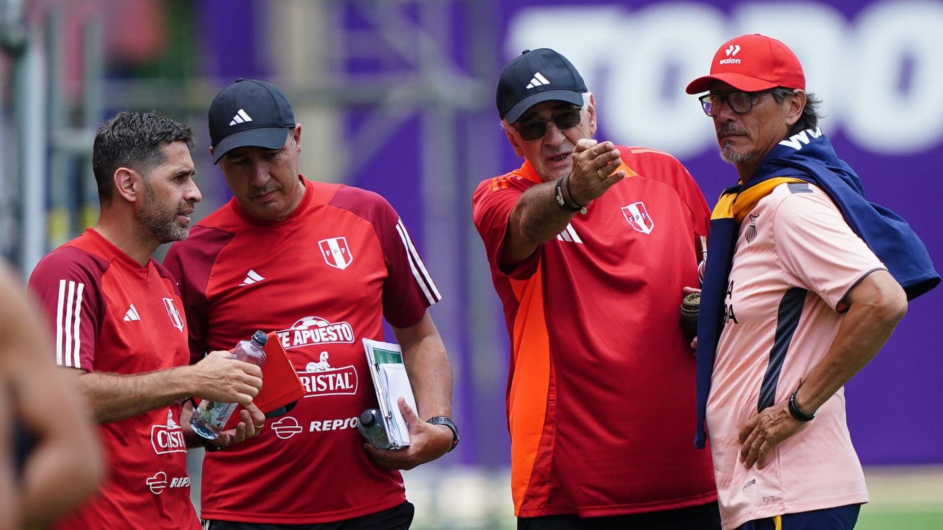 Jorge Fossati y Ángel Comizzo charlaron durante amistoso de la Perú sub 23 y  Atlético Grau.