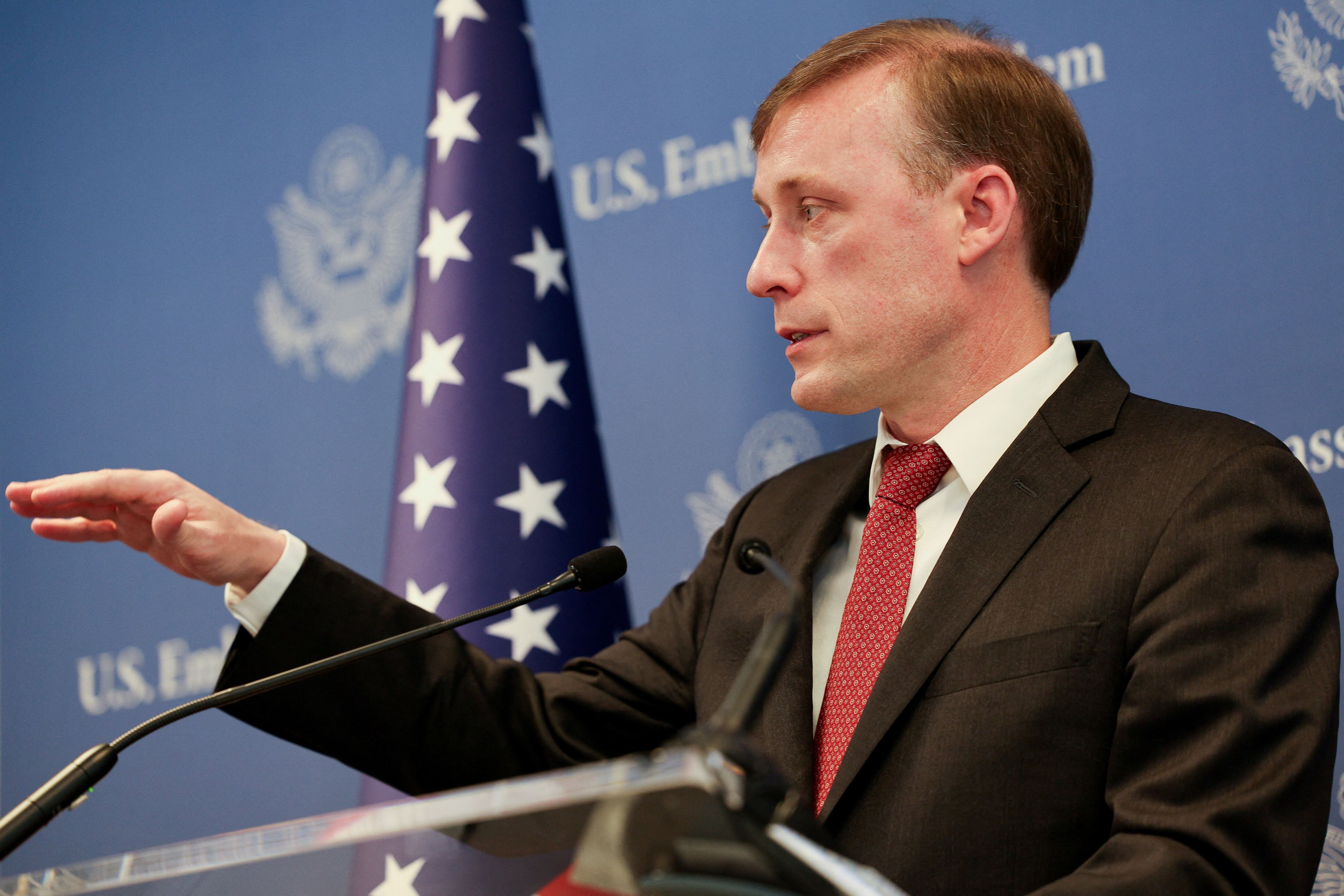 El asesor de Seguridad Nacional de Estados Unidos, Jake Sullivan, habla durante una rueda de prensa, en medio del actual conflicto entre Israel y el grupo terrorista palestino Hamas, en Tel Aviv, Israel, 15 de diciembre de 2023. REUTERS/Violeta Santos Moura