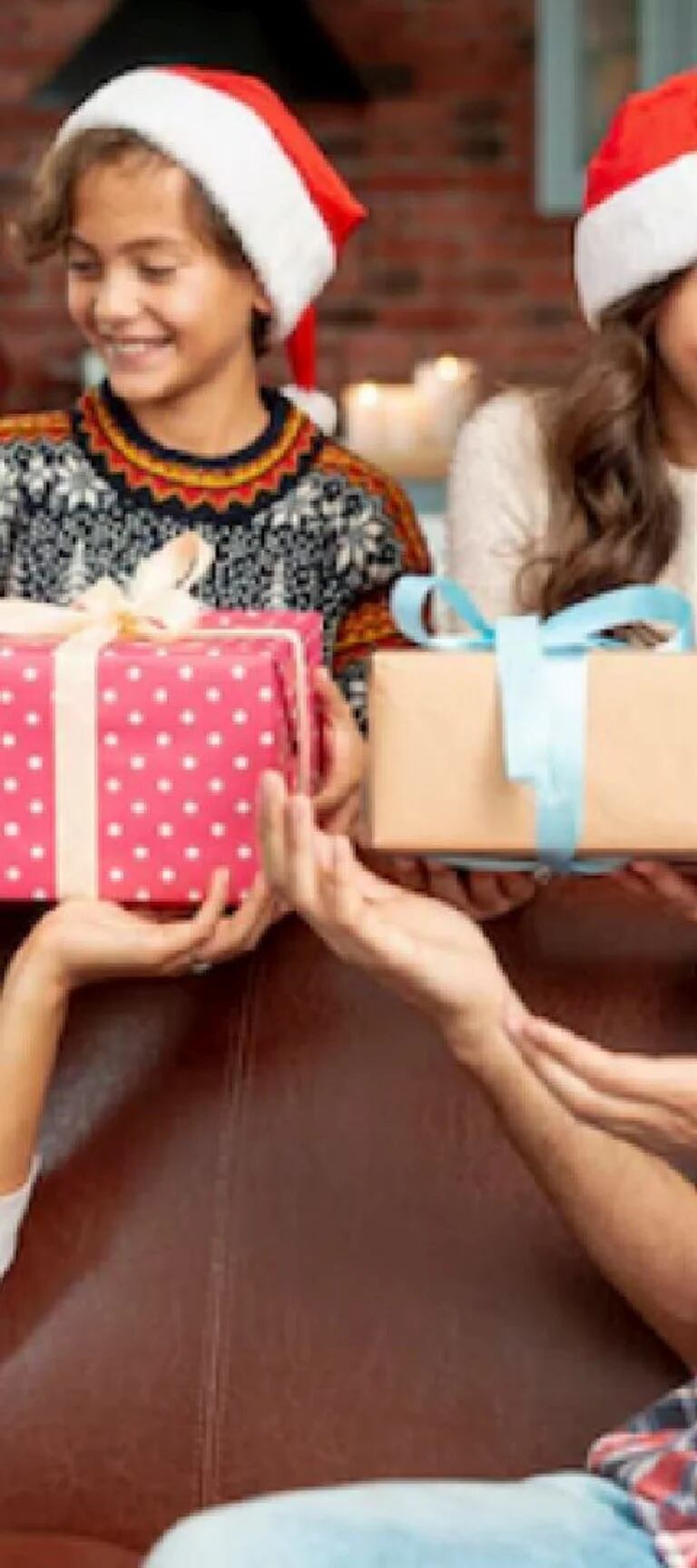 Aburridos de abrir paquetes? Por qué tener muchos regalos no beneficia a  los niños