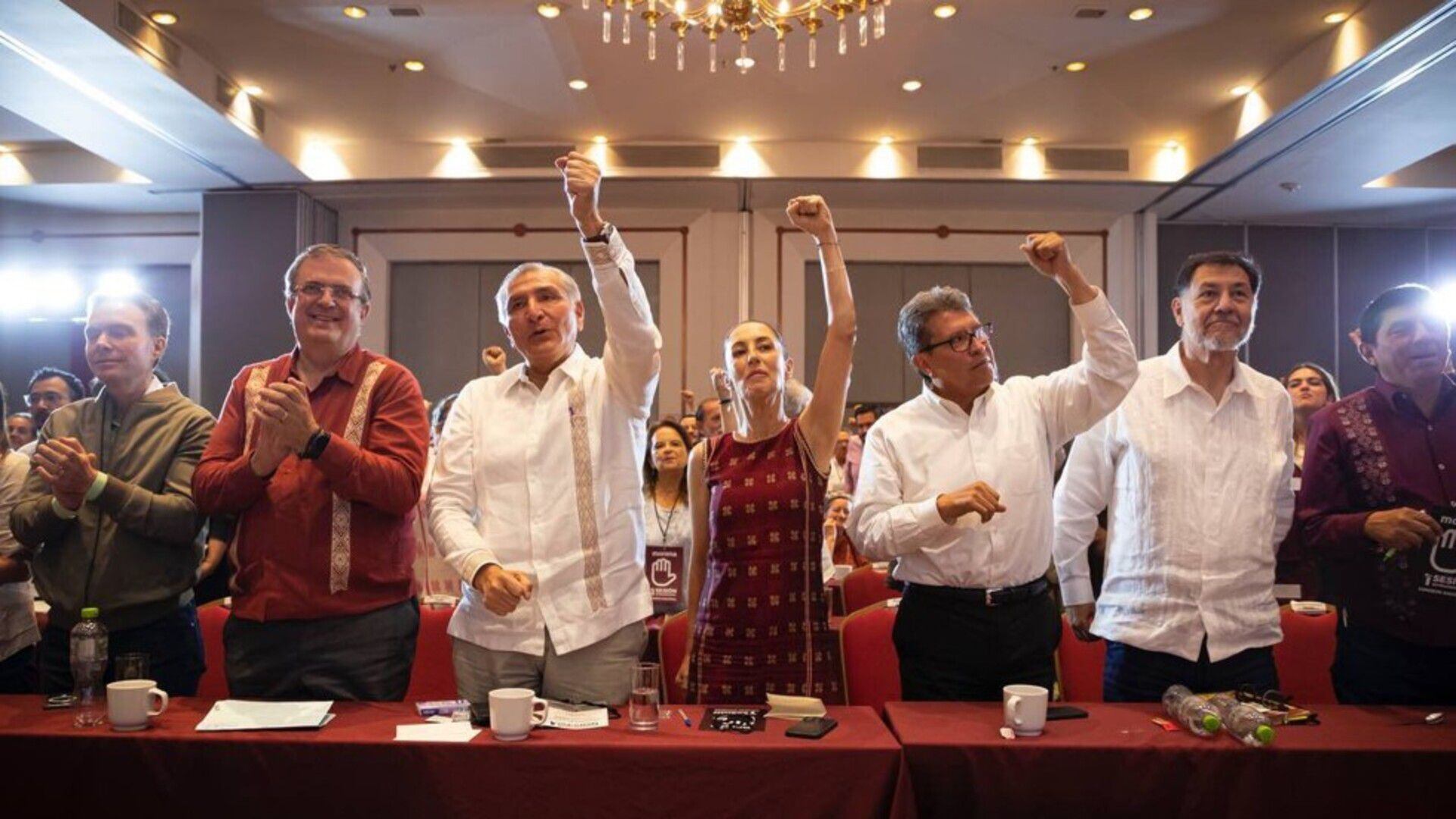 La y los aspirantes a la candidatura presidencial de Morena. De izquierda a derecha: Manuel Velasco, Marcelo Ebrard, Adán Augusto López, Claudia Sheinbaum, Ricardo Monreal y Gerardo Fernández Noroña. Foto: Especial