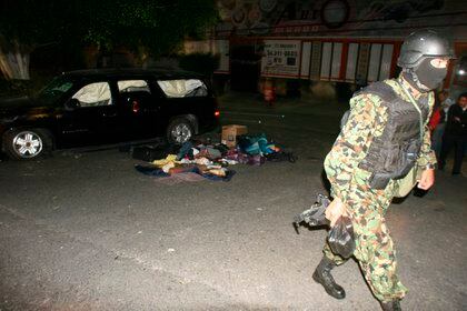 Miembros de la Armada y del Ejército se enfrentaron con integrantes del cartel de Beltrán Leyva el 16 de diciembre de 2009 en un condominio residencial de lujo en Cuernavaca, capital del estado de Morelos (Foto: EFE / STR)