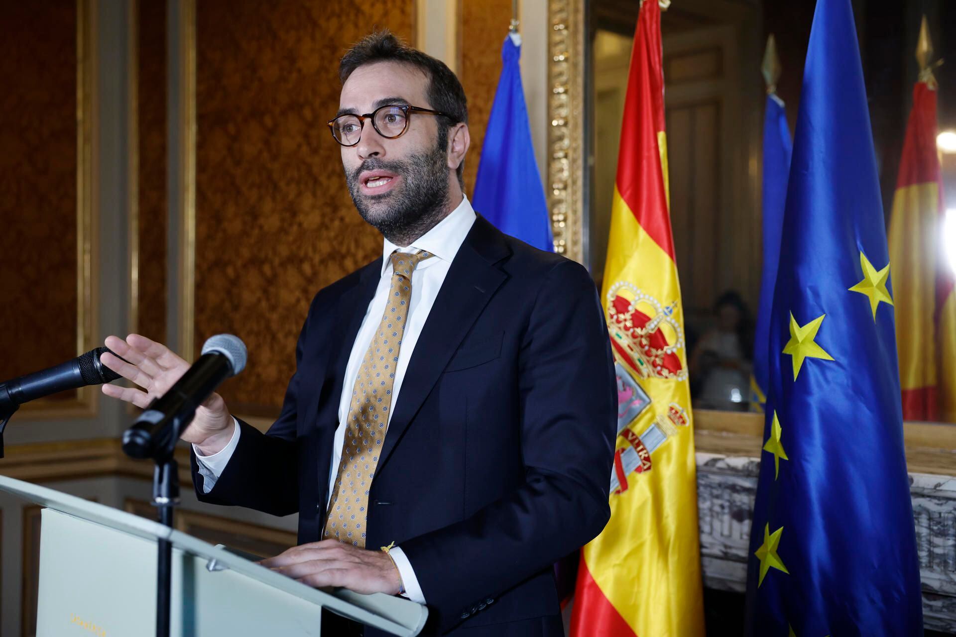 El ministro de Economía, Comercio y Empresa, Carlos Cuerpo, antes de abrir la jornada de lanzamiento en Europa del programa "Bid for the Americas" del Banco Interamericano de Desarrollo (BID). (EFE/ Mariscal).