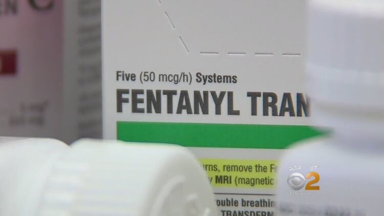 Una campaña alerta de los peligros mortales del fentanilo (CBS/Youtube)