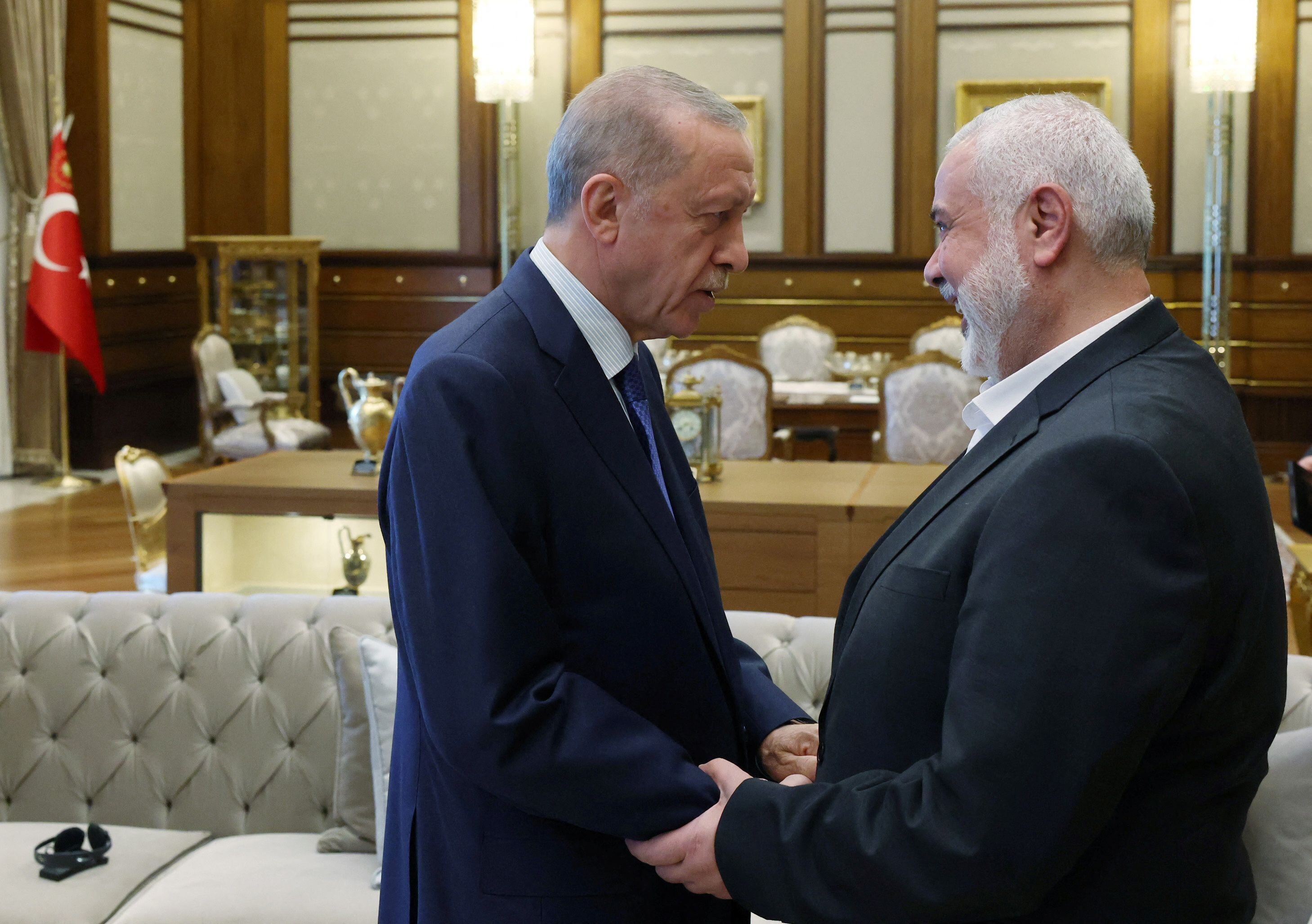 Tayyip Erdogan recibe a Haniyeh en el Palacio Presidencial (via Reuters)