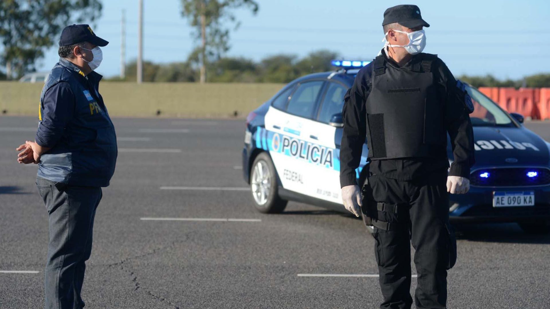 En los centros urbanos más importantes se extremaron los controles de circulación en la vía pública