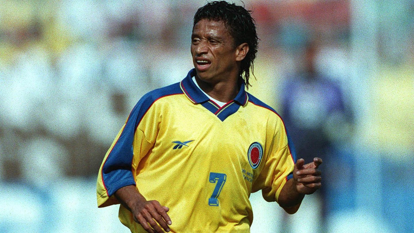 Колумбийский футболист с прической