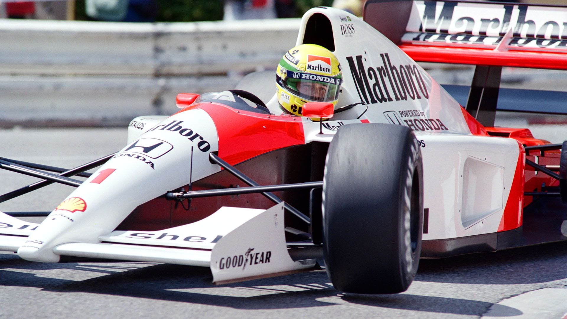 Ayrton Senna con el McLaren MP4/6 con el que logró el tercer título en 1991 en la F1 (Photo by - / AFP)