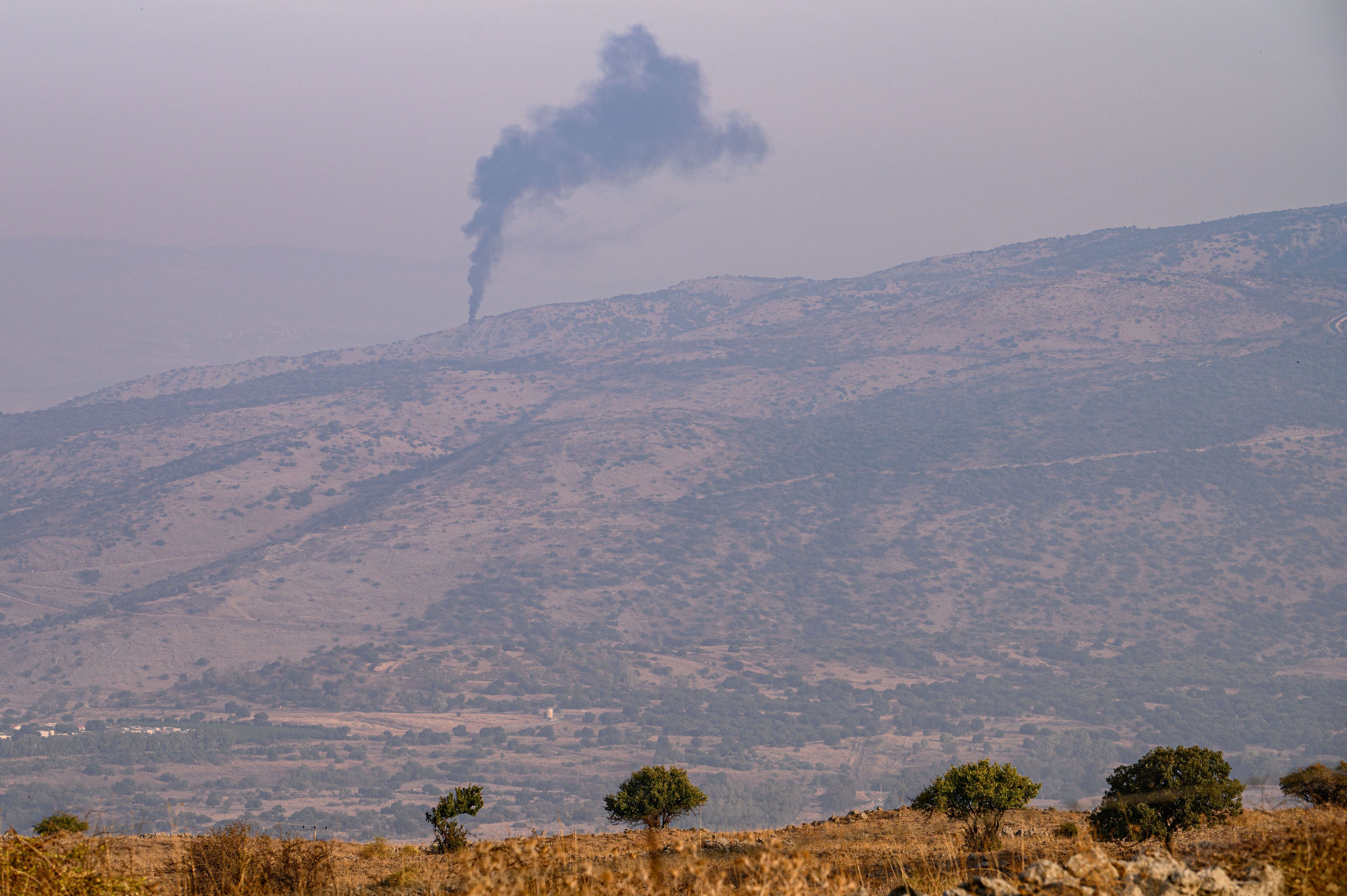 Se levanta humo en el norte de Israel, cerca de la frontera con Líbano, el 8 de octubre de 2023. Zhang Tianlang/Xinhua News/ContactoPhoto/Archivo