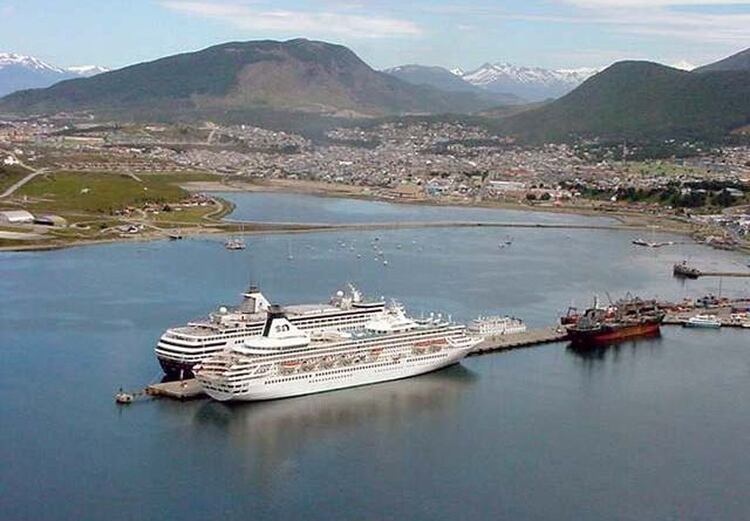 Cada vez ms voces reclamaron la suspensin del tramo final de la temporada de cruceros ante el peligro del Covid 19