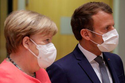 La canciller alemana, Angela Merkel, y el presidente francés Emmanuel Macron, establecieron, a partir de dos cumbres sobre vacunas,  un marco para elaborar un inventario de la capacidad de producción a nivel nacional, continental y global. REUTERS
