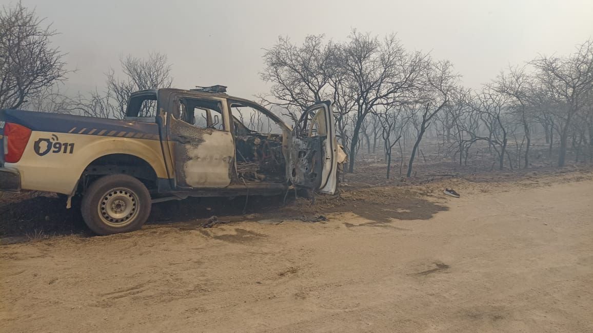 Uno de los incendios alcanzó un patrullero de la policía cordobesa