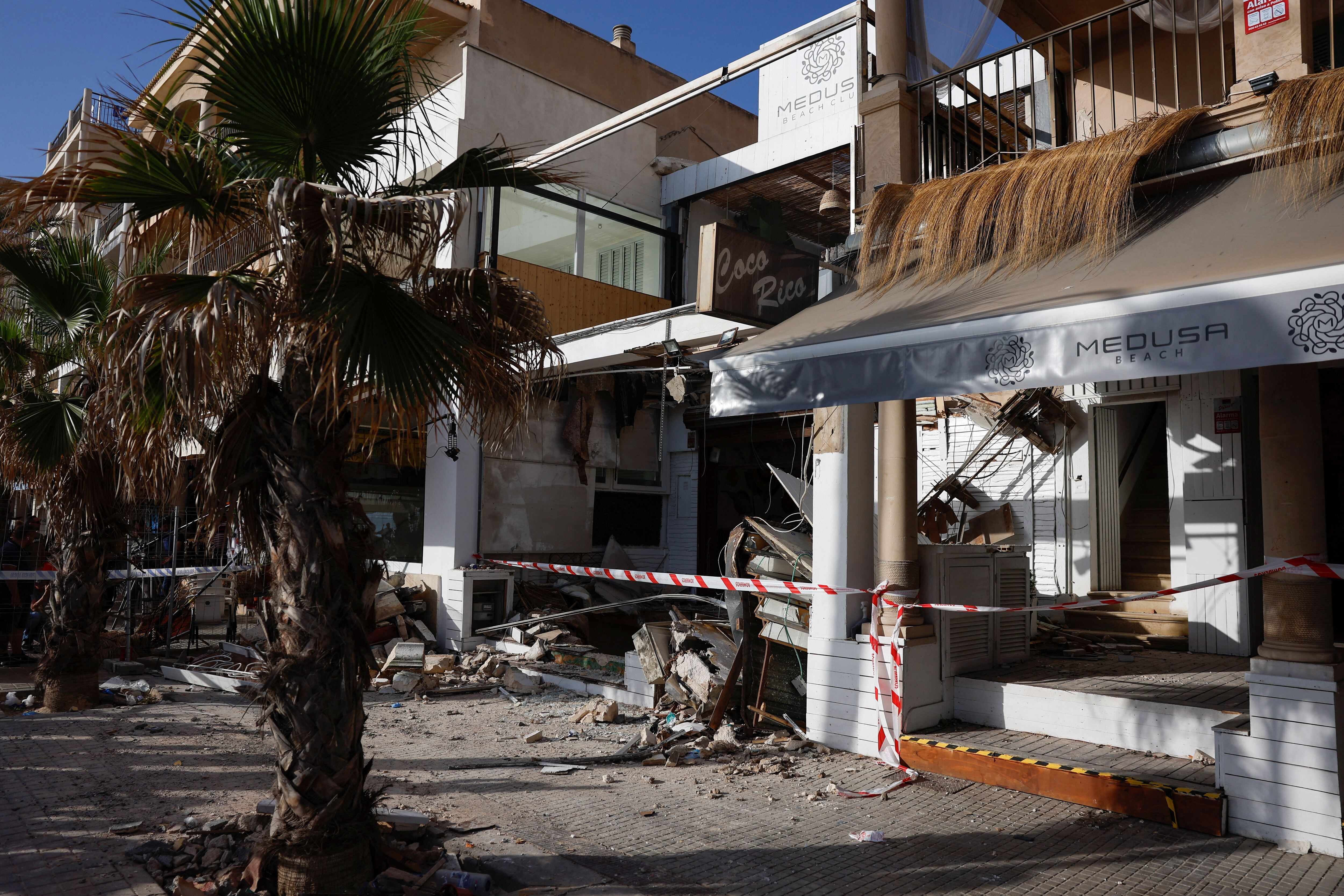 El edificio Medusa Beach Club tras el colapso, en Palma de Mallorca, a 24 de mayo de 2024. (REUTERS/Juan Medina)