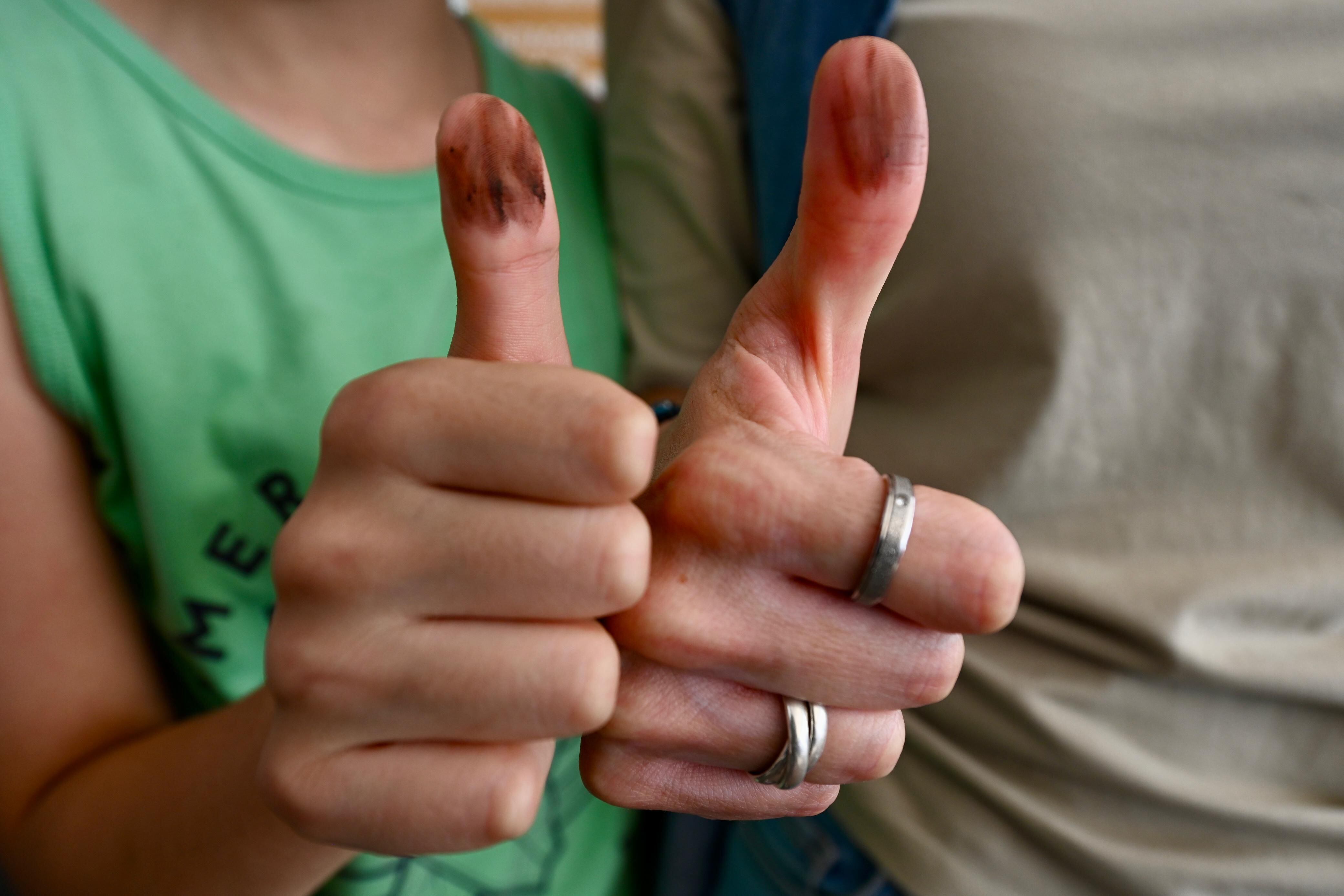 Vecinos de la colonia Juárez,  votando en la sección 4852 en la alcaldía Cuauhtémoc, en las votaciones de este proceso electoral 2024. Hoy en la Ciudad de México. Infobae México/Javier Lira Otero