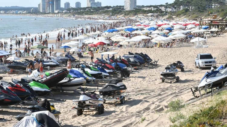 Las motos de agua y otros artefactos nuticos menores no tienen regulacin de funcionamiento