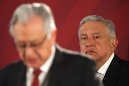 El presidente Andrés Manuel López Obrador firmó un decreto para que el gobierno federal pudiera adquirir de manera directa y sin licitaciones equipo médico (Foto: REUTERS/Edgard Garrido)