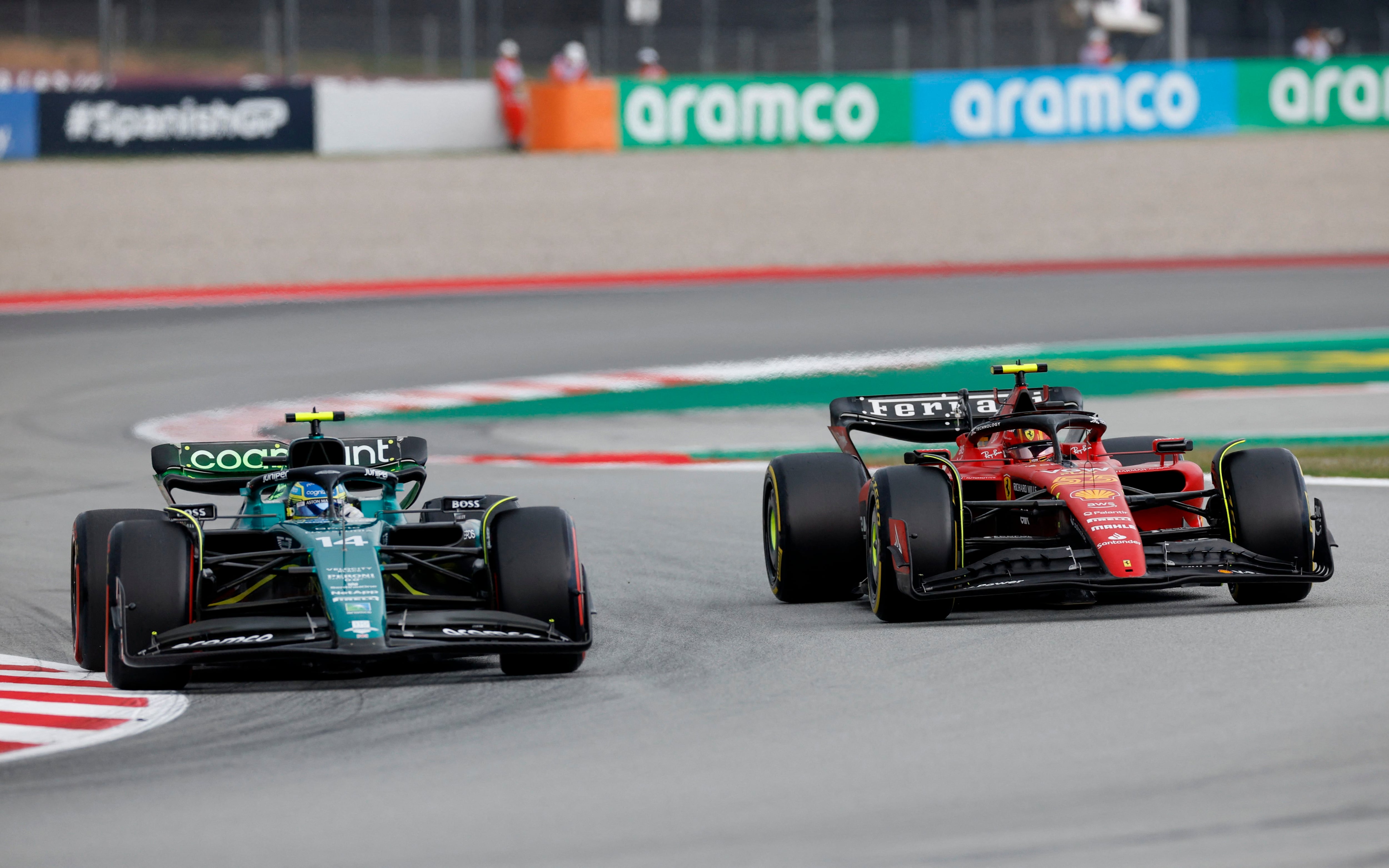 Alonso y Sainz durante el Gran Premio de España (Reuters/Albert Gea)