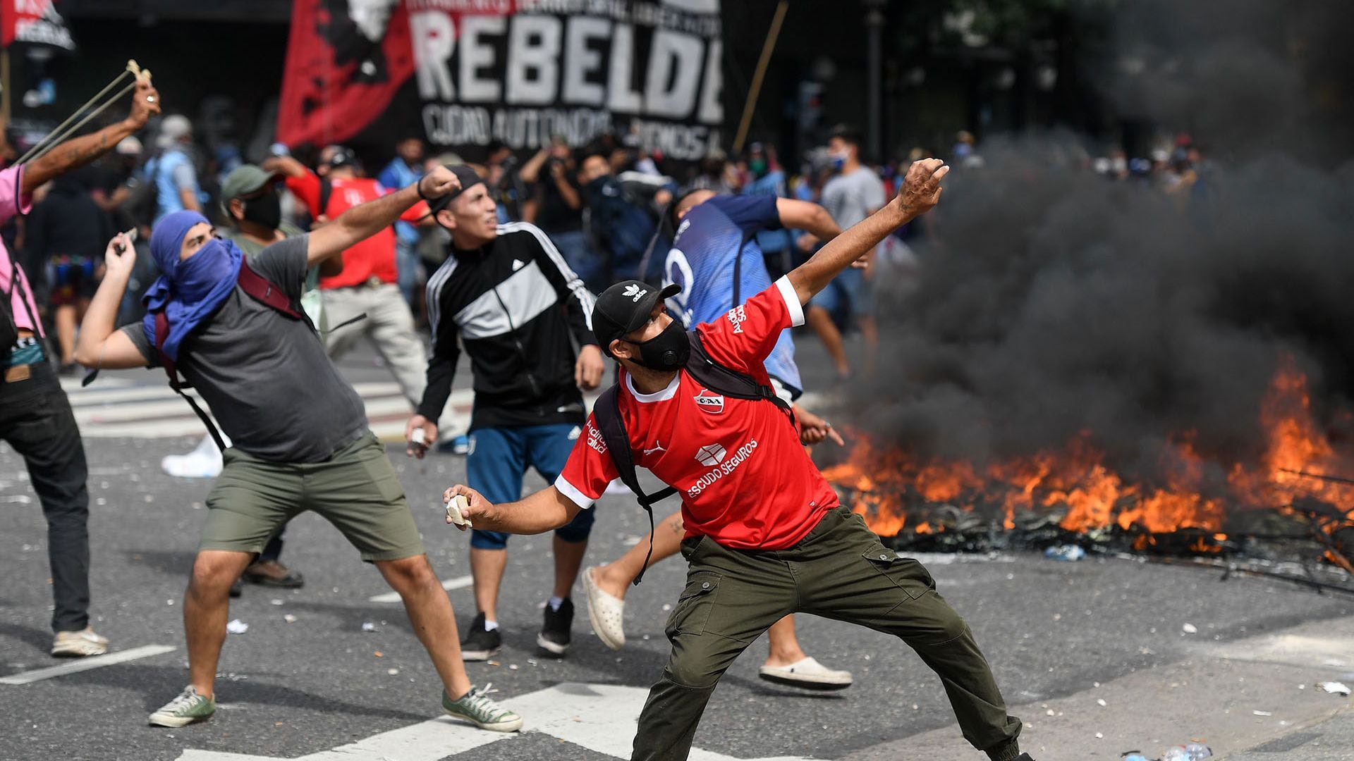 incidentes marcham congresso contra o acordo com o FMI