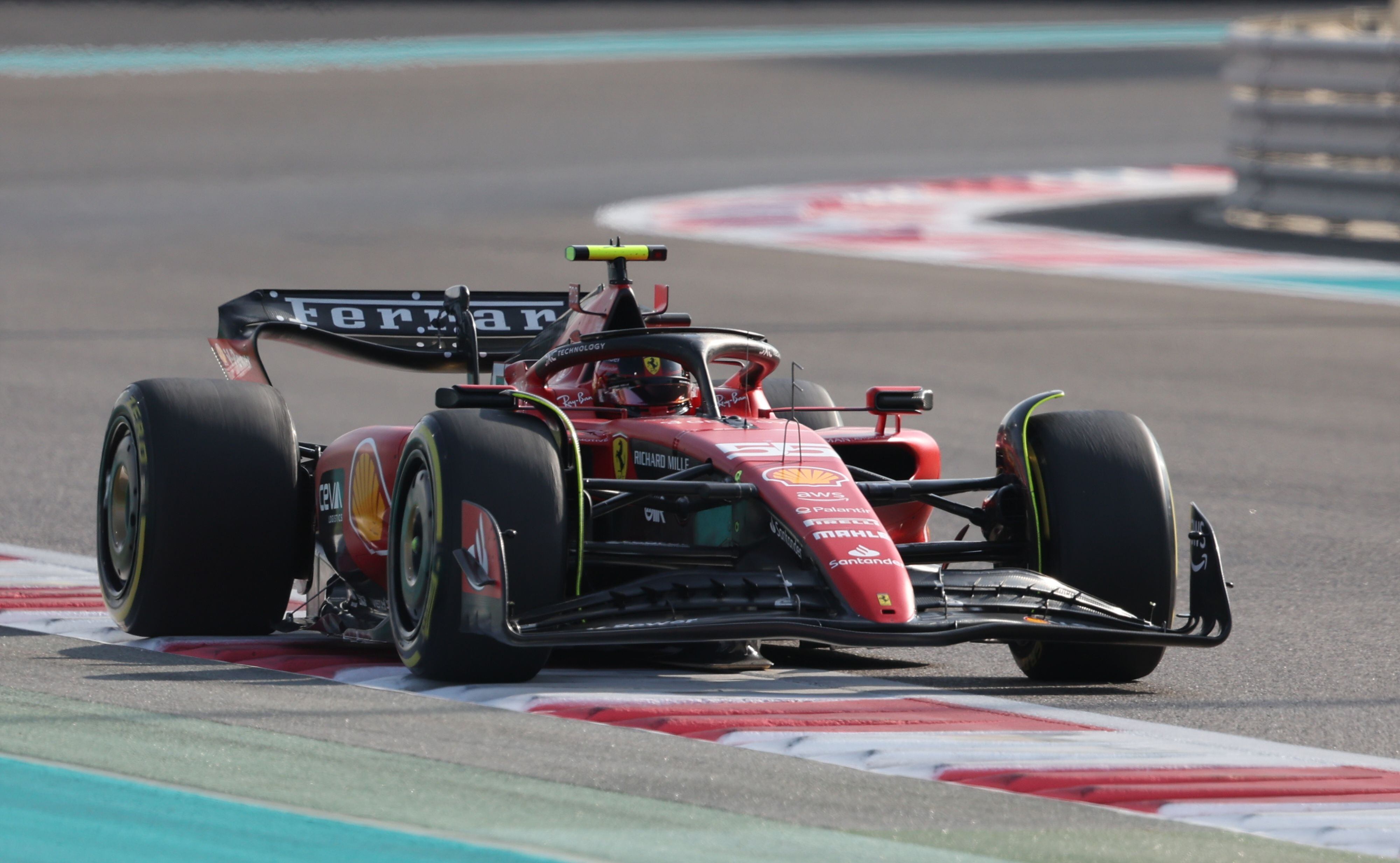 Carlos Sainz durante la Q1 del GP de Abu Dhabi (REUTERS).
