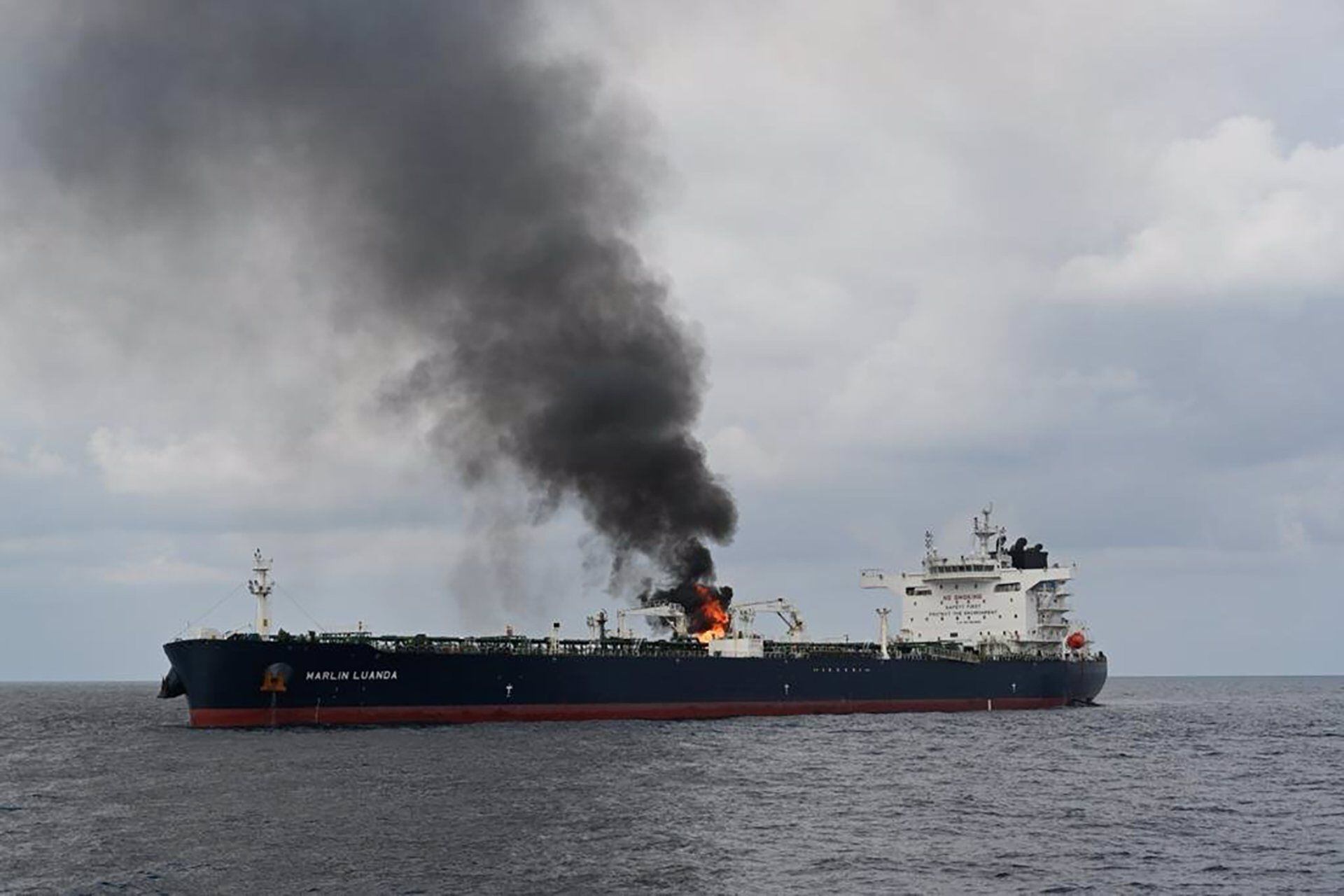 Un barco atacado por los hutíes en el golfo de Adén (Imagen de archivo / EuropaPress)