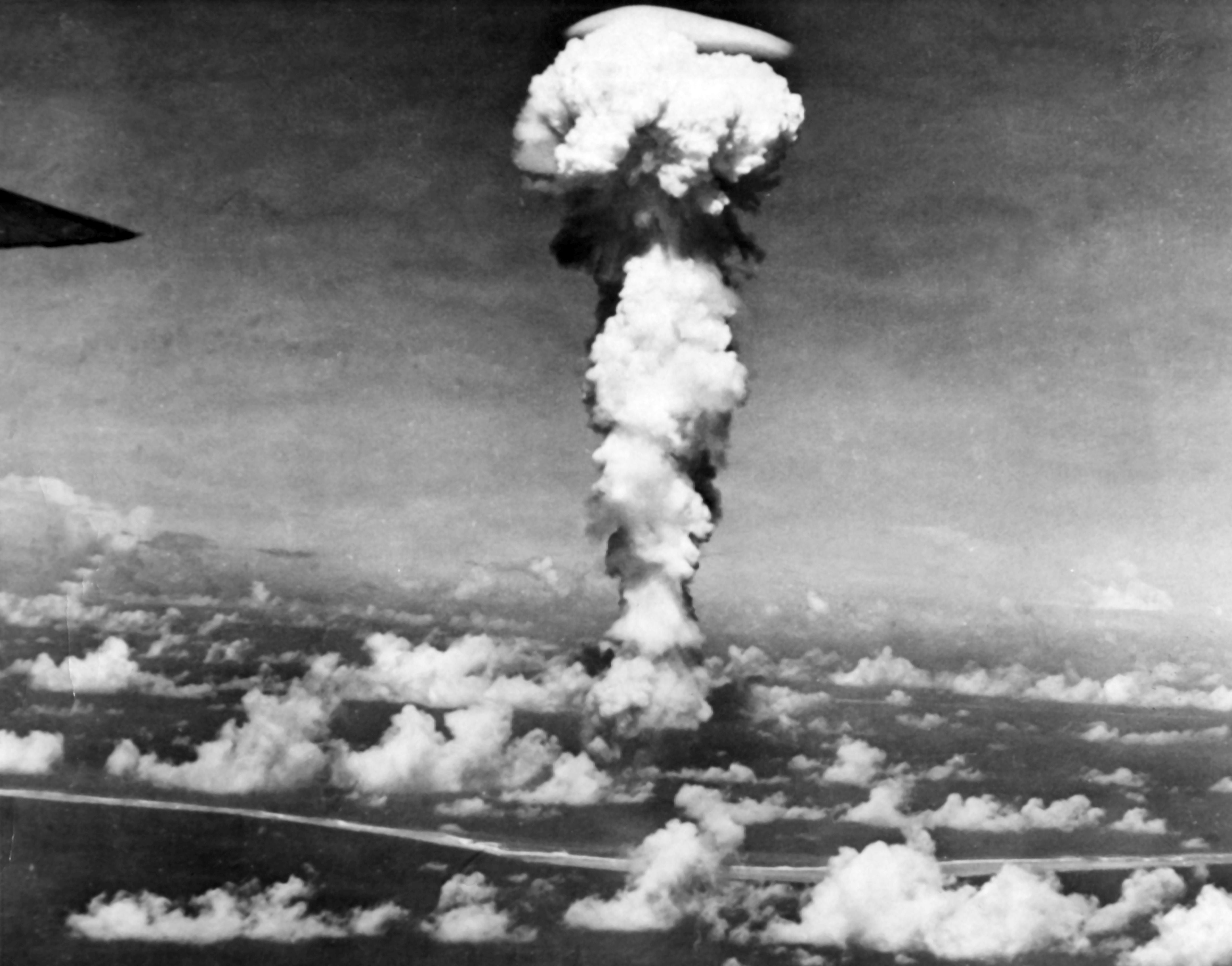 "Hace dieciséis horas un avión americano arrojó una bomba sobre Hiroshima. Consiste en el aprovechamiento de las fuerzas elementales del Universo", informó el presidente de los Estados Unidos, Harry Truman (EFE)
