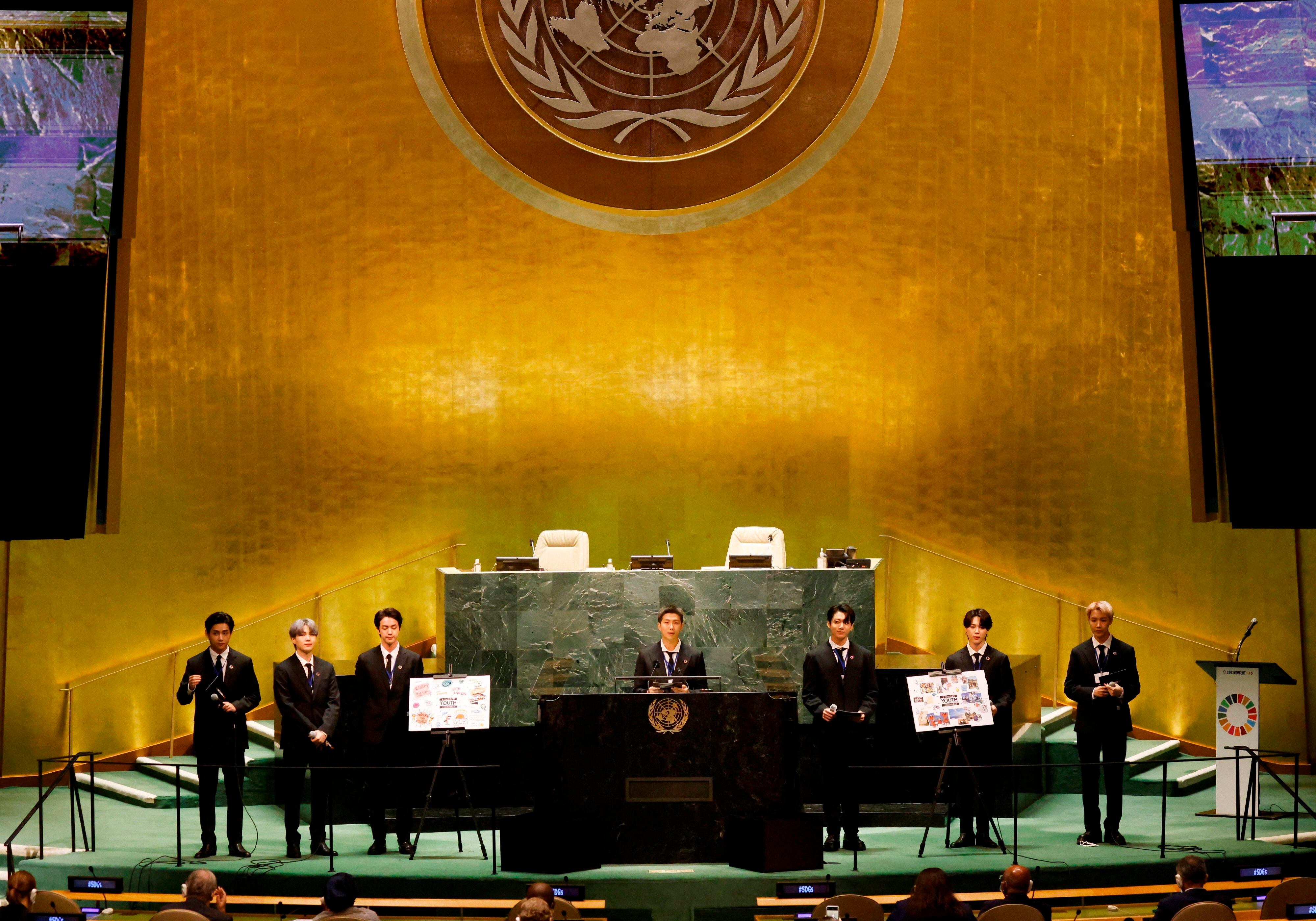 Miembros de la popular banda surcoreana BTS hablan durante el evento SDG Moment en la 76 Asamblea General de Naciones Unidas en Nueva York (EE.UU.), este 20 de septiembre de 2021. EFE/EPA/John Angelillo/Pool 