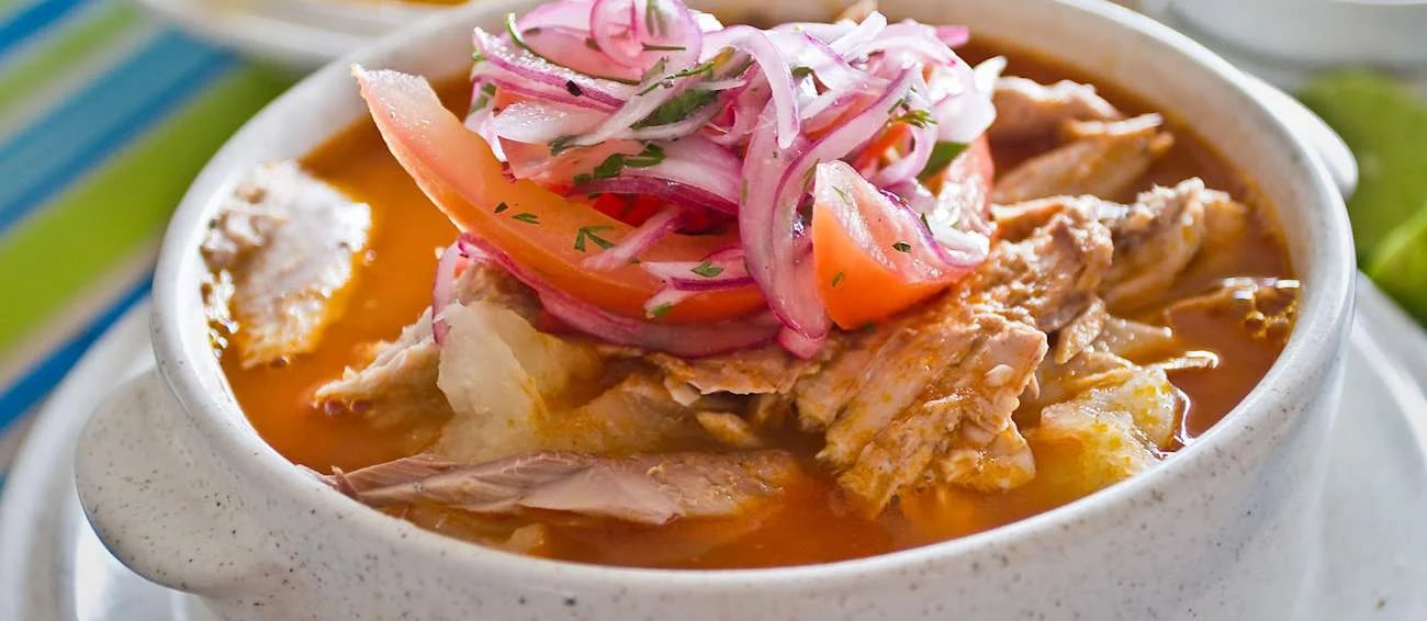 La sopa de pescado no solo se comercializa fresca, sino que tiene su versión congelada y enlatada que se exporta a varios lugares del mundo. (Taste Atlas)