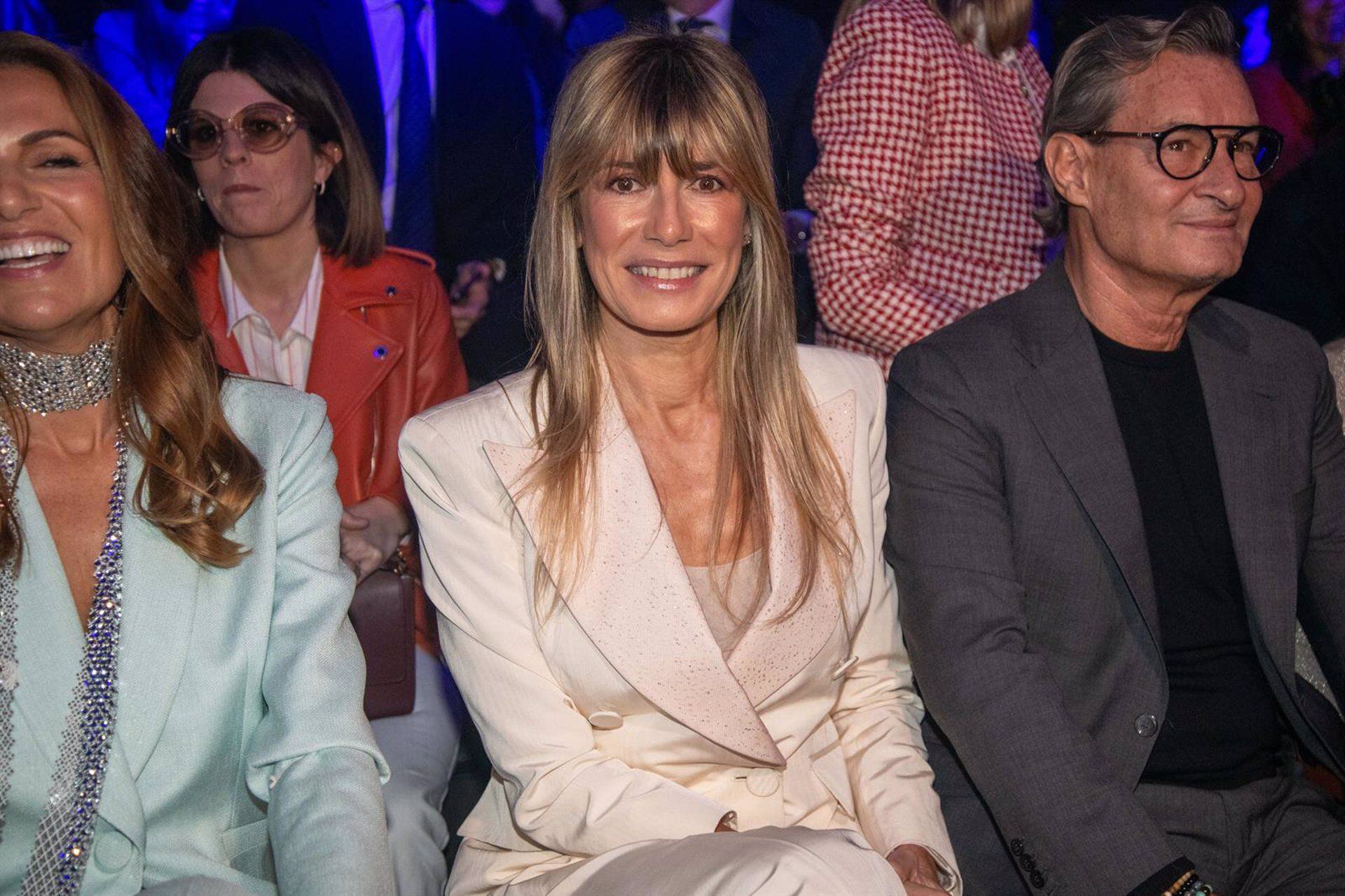 Begoña Gómez durante el 'front row' del desfile de la firma Pedro del Hierro en la Mercedes Benz Fashion Week Madrid, a 15 de febrero de 2024, en Madrid (España). (José Oliva - Europa Press) 