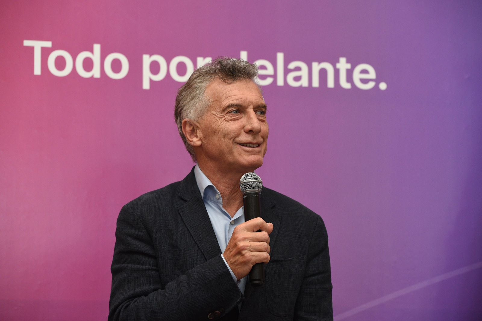 Mauricio macri y un grupo de presidentes del PRO en Rosario